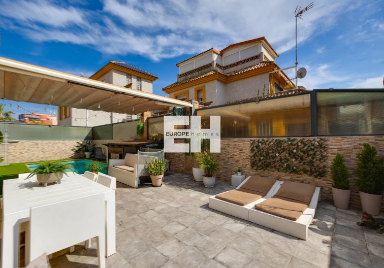 Resale - villa - Los Montesinos - La Herrada