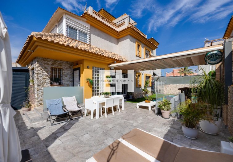 Resale - villa - Los Montesinos - La Herrada
