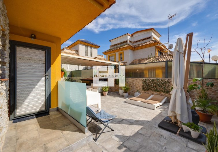 Resale - villa - Los Montesinos - La Herrada