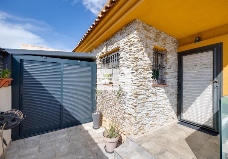 Resale - villa - Los Montesinos - La Herrada