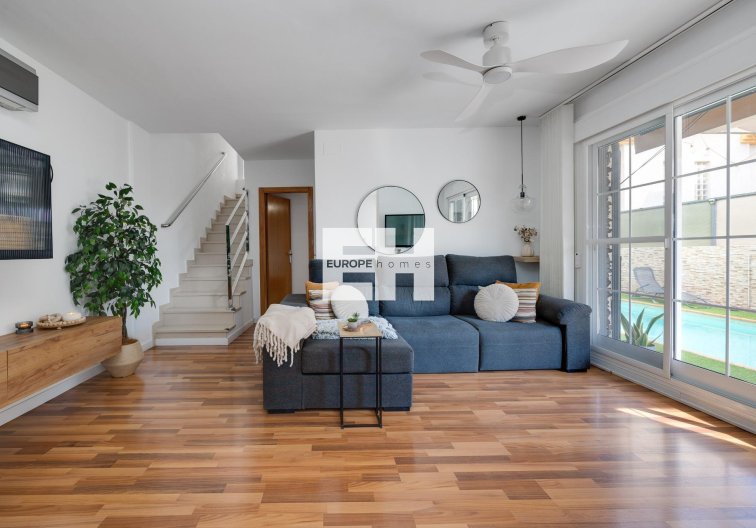 Resale - villa - Los Montesinos - La Herrada
