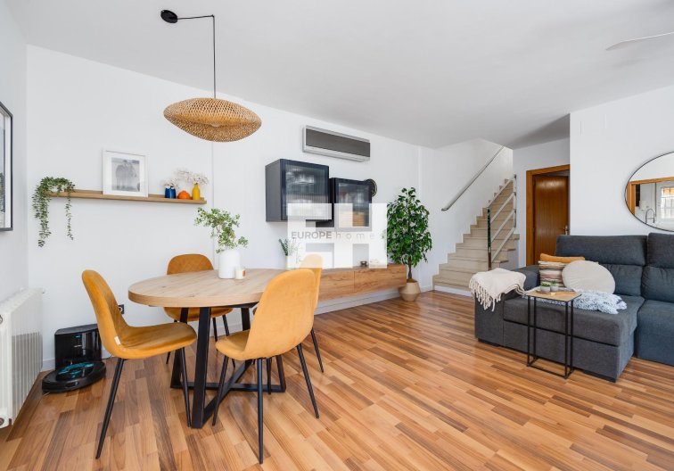 Resale - villa - Los Montesinos - La Herrada