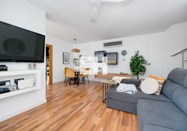 Resale - villa - Los Montesinos - La Herrada