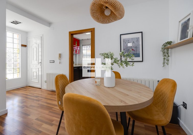 Resale - villa - Los Montesinos - La Herrada