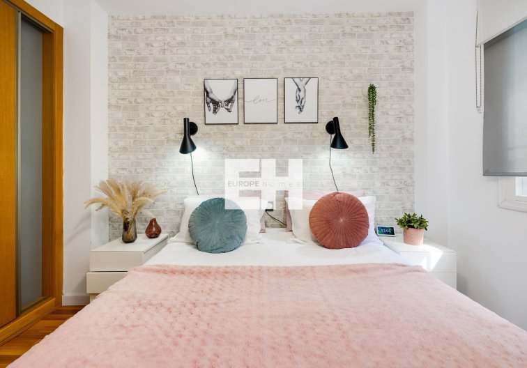 Resale - villa - Los Montesinos - La Herrada