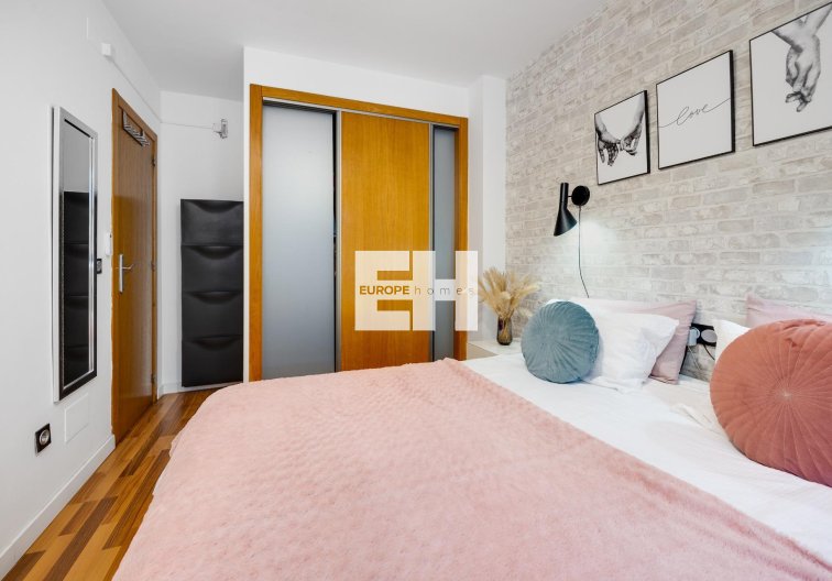 Resale - villa - Los Montesinos - La Herrada