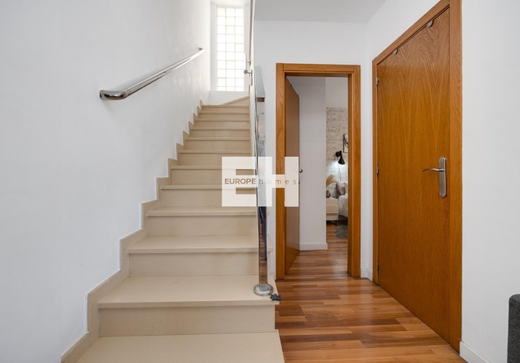 Resale - villa - Los Montesinos - La Herrada