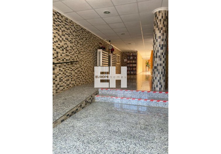 Segunda mano - Apartamento  - San Miguel de Salinas - Pueblo 9