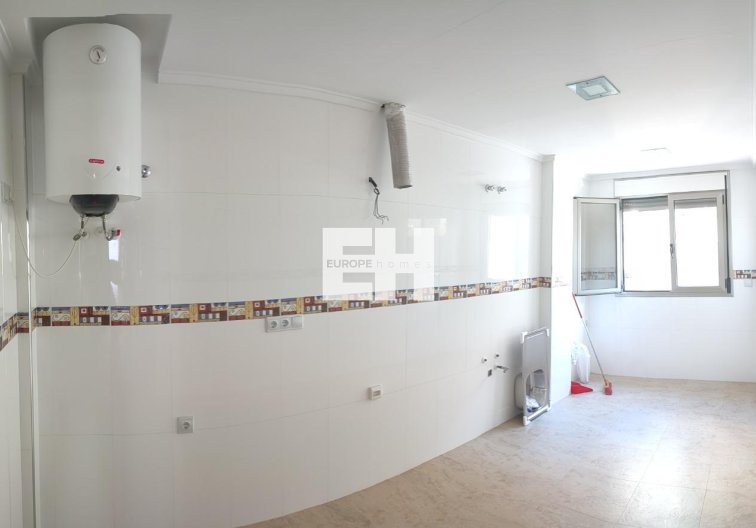 Resale - Apartment - Torrevieja - Estacion De Autobuses