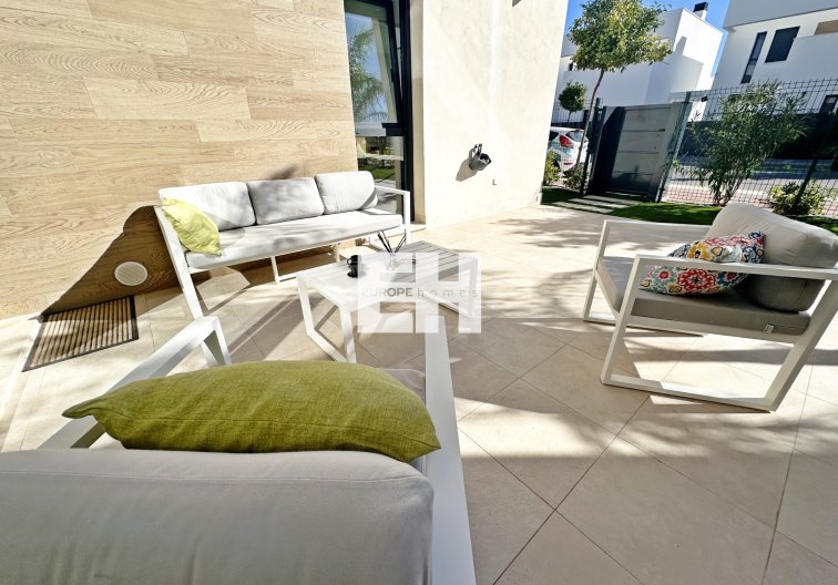 Segunda mano - villa - Santa Rosalia Resort - Inland
