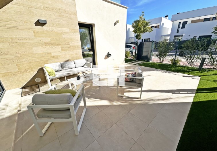 Segunda mano - villa - Santa Rosalia Resort - Inland