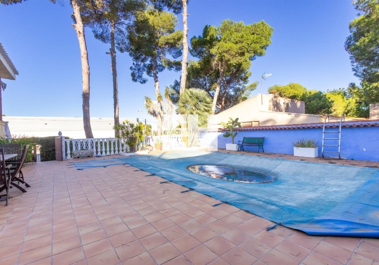 Resale - villa - Torrevieja - Los Balcones 