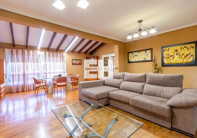 Resale - villa - Torrevieja - Los Balcones 