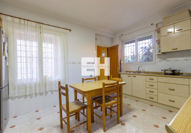 Resale - villa - Torrevieja - Los Balcones 