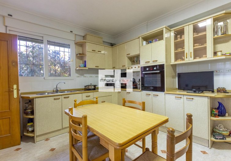 Resale - villa - Torrevieja - Los Balcones 