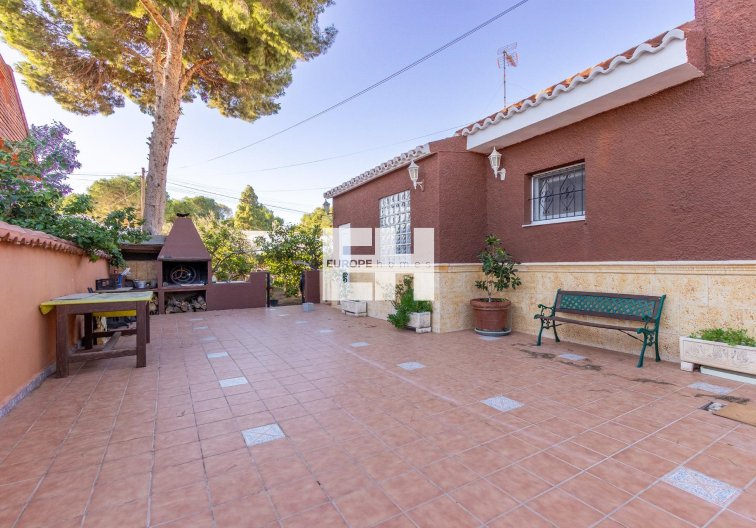 Resale - villa - Torrevieja - Los Balcones 