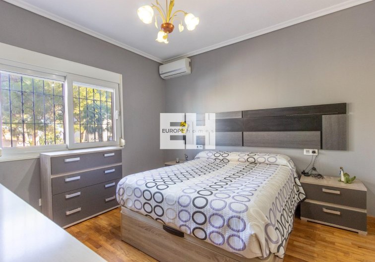 Resale - villa - Torrevieja - Los Balcones 