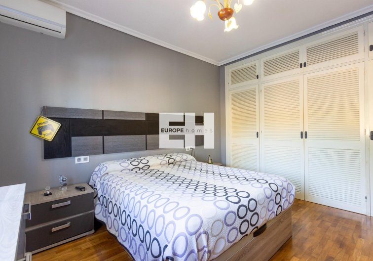 Resale - villa - Torrevieja - Los Balcones 