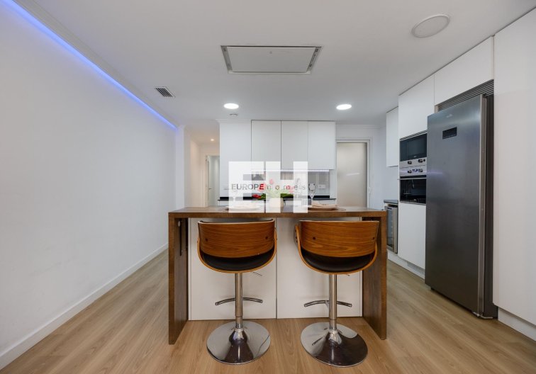 Wiederverkauf - Wohnung - Torrevieja - Centro