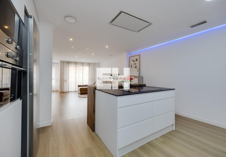 Wiederverkauf - Wohnung - Torrevieja - Centro