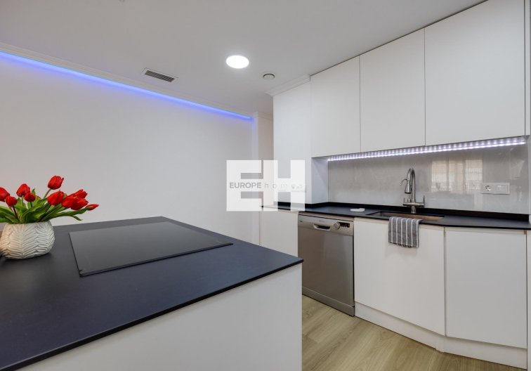 Wiederverkauf - Wohnung - Torrevieja - Centro