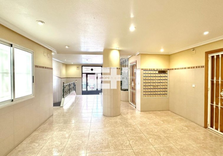 Wiederverkauf - Wohnung - Torrevieja - Centro