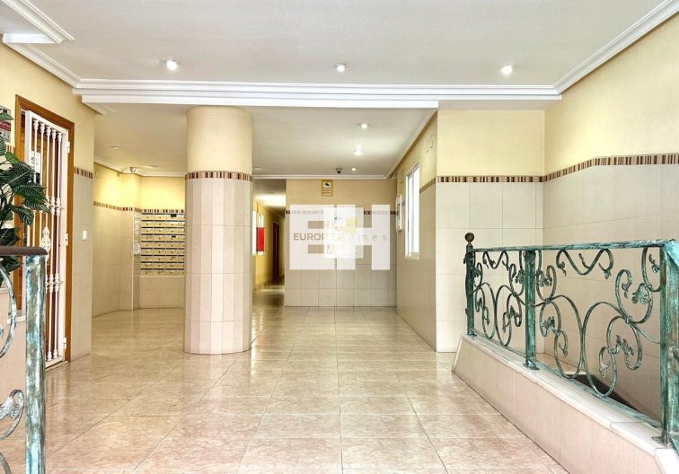 Wiederverkauf - Wohnung - Torrevieja - Centro