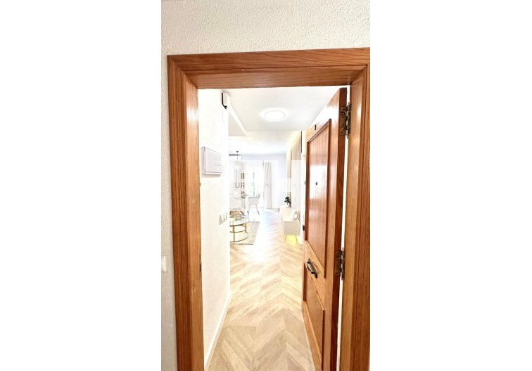 Wiederverkauf - Wohnung - Torrevieja - Centro