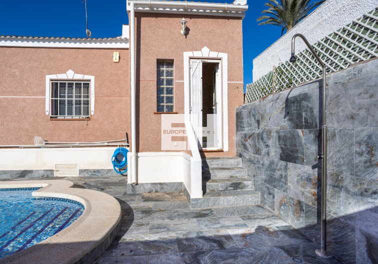 Segunda mano - villa - Torrevieja - Costa Blanca