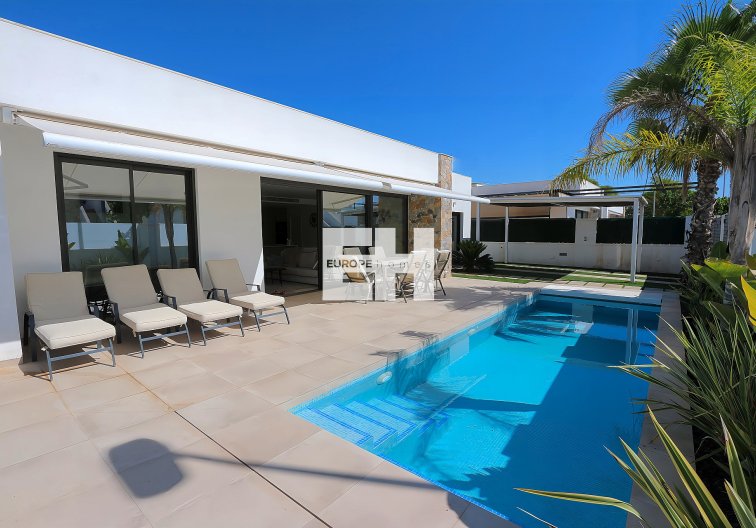 Revente - villa - Pilar de la Horadada - Costa Blanca