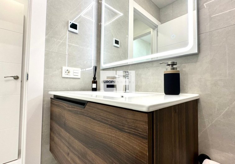 Resale - Apartment - Torrevieja - Playa del Cura