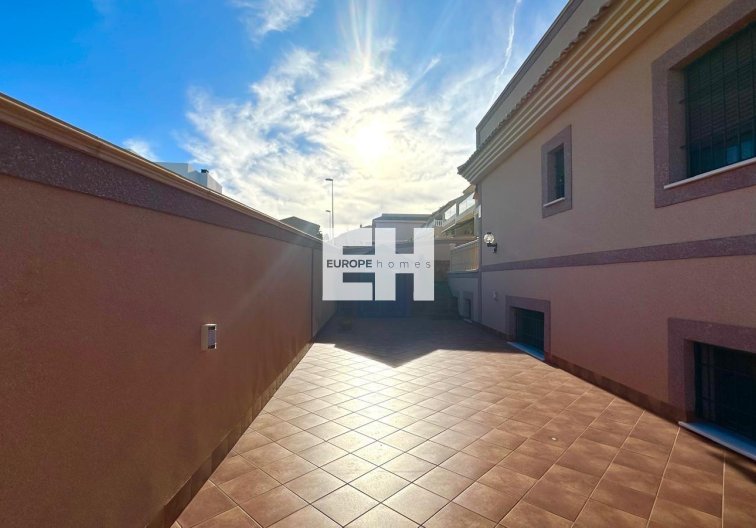 Resale - town house - Torrevieja - La Siesta