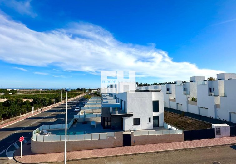 Resale - town house - Torrevieja - La Siesta