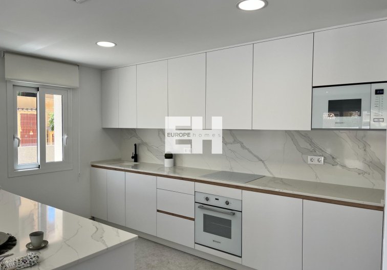 Resale - Apartment - Torrevieja - Aguas Nuevas