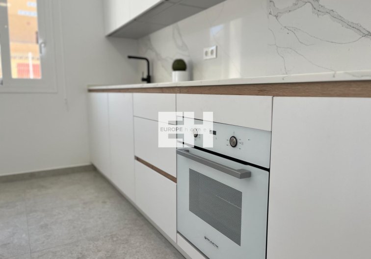 Resale - Apartment - Torrevieja - Aguas Nuevas