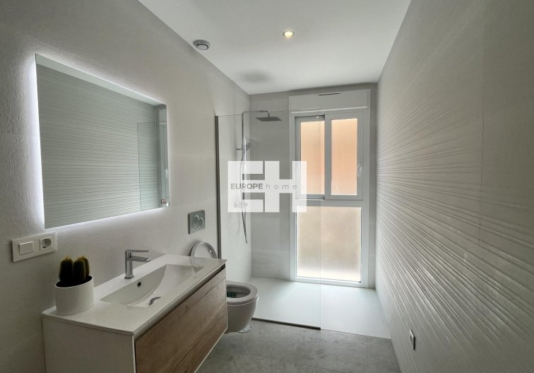Resale - Apartment - Torrevieja - Aguas Nuevas