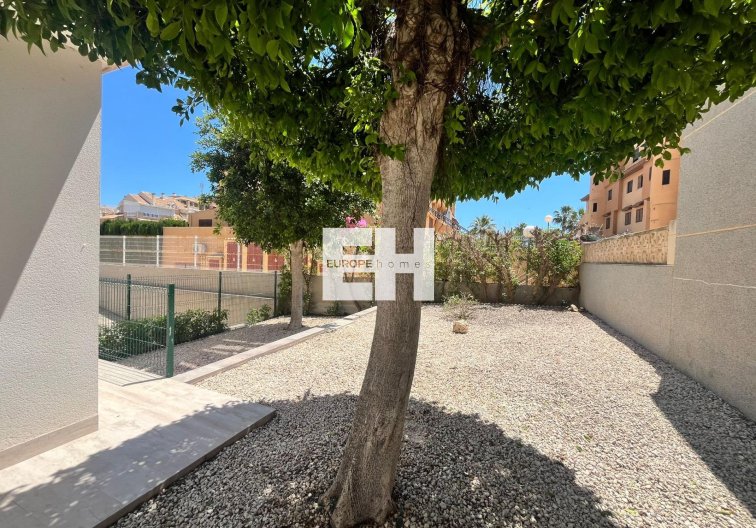 Resale - Apartment - Torrevieja - Aguas Nuevas