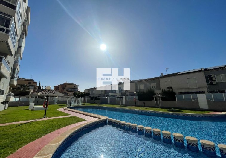 Resale - Apartment - Torrevieja - Aguas Nuevas