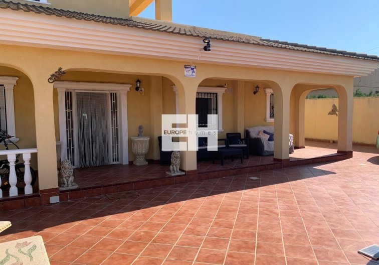 Segunda mano - villa - Torrevieja - Los Balcones - Los Altos Del Edén