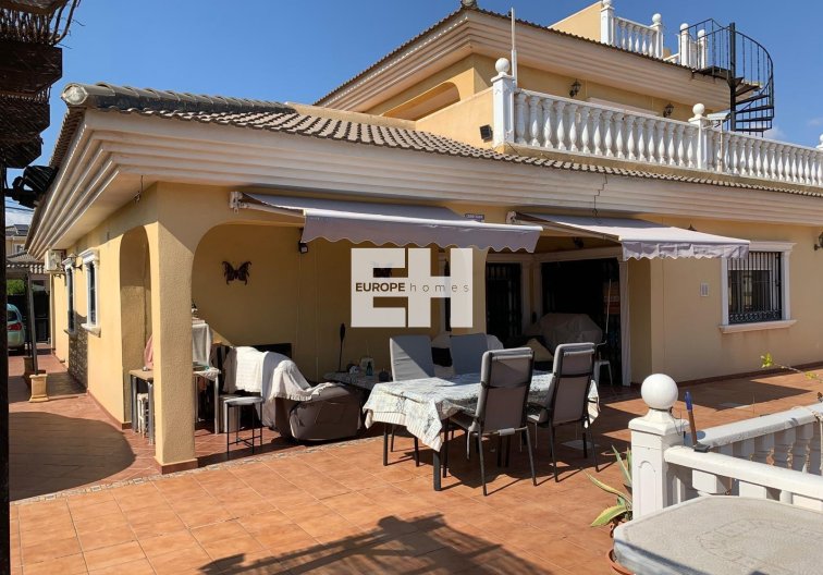 Segunda mano - villa - Torrevieja - Los Balcones - Los Altos Del Edén
