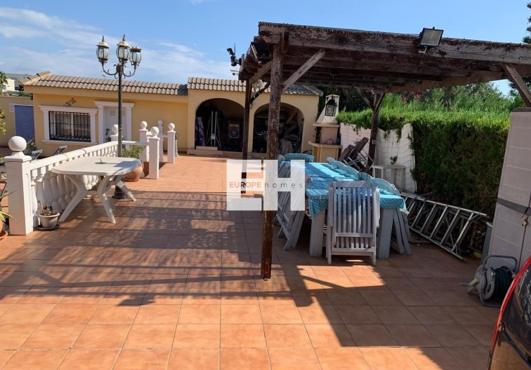 Segunda mano - villa - Torrevieja - Los Balcones - Los Altos Del Edén