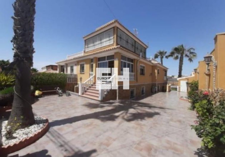 Herverkoop - villa - Torrevieja - Aguas Nuevas