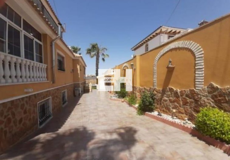 Herverkoop - villa - Torrevieja - Aguas Nuevas