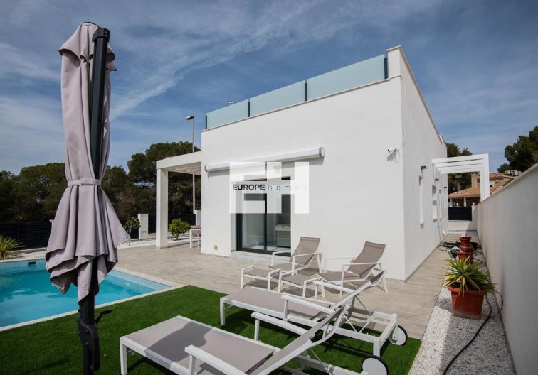 Resale - villa - Pinar de Campoverde - LOS ROMEROS