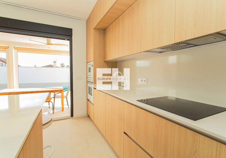 Resale - town house - Torrevieja - La Siesta