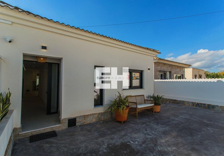 Resale - town house - Torrevieja - La Siesta