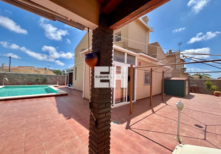 Resale - villa - Torrevieja - San Luis