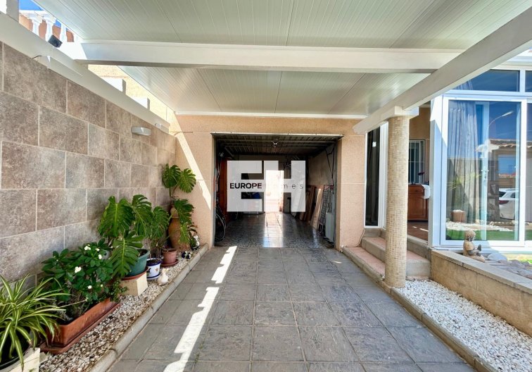 Resale - villa - Torrevieja - San Luis