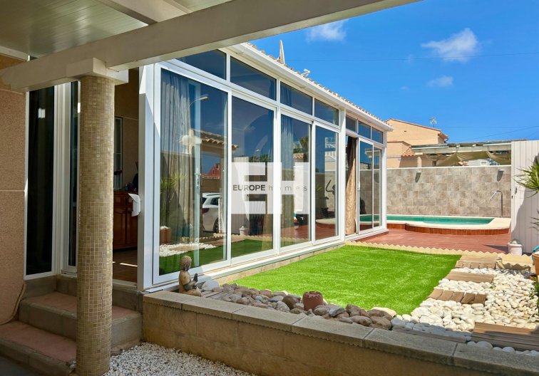 Resale - villa - Torrevieja - San Luis