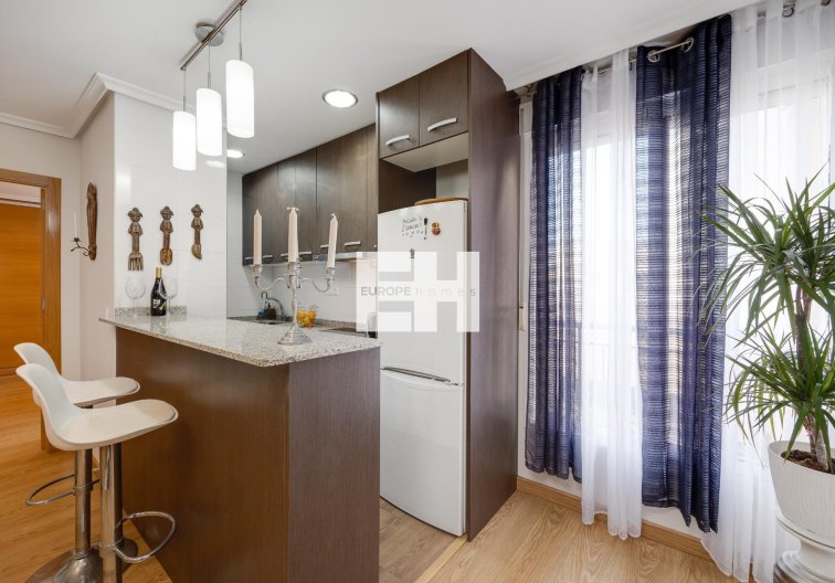 Wiederverkauf - Wohnung - Torrevieja - Centro